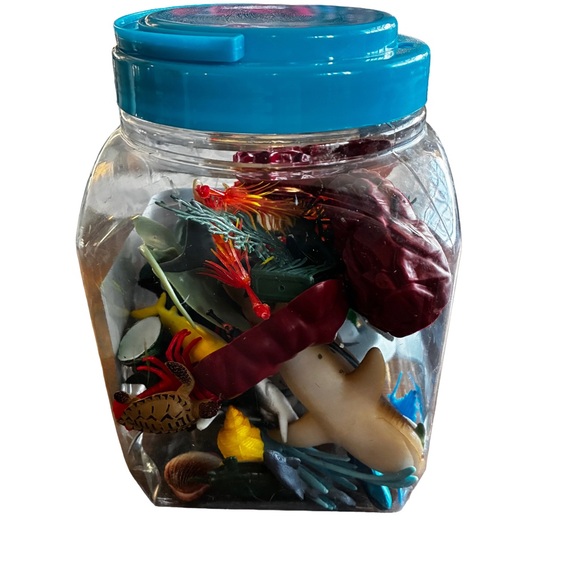 Adventure Force Ocean Animals Jumbo Bucket Sea Creatures (45 Pieces) - Picture 2 of 7